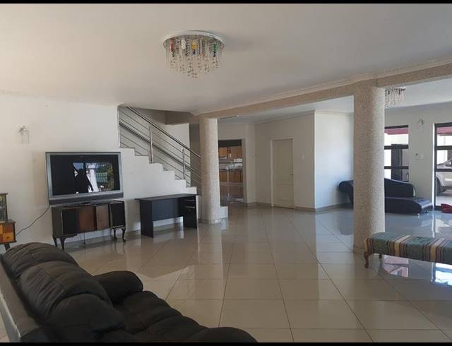 10 BEDROOM HOUSE FOR SALE IN PROCLAMATION HILL